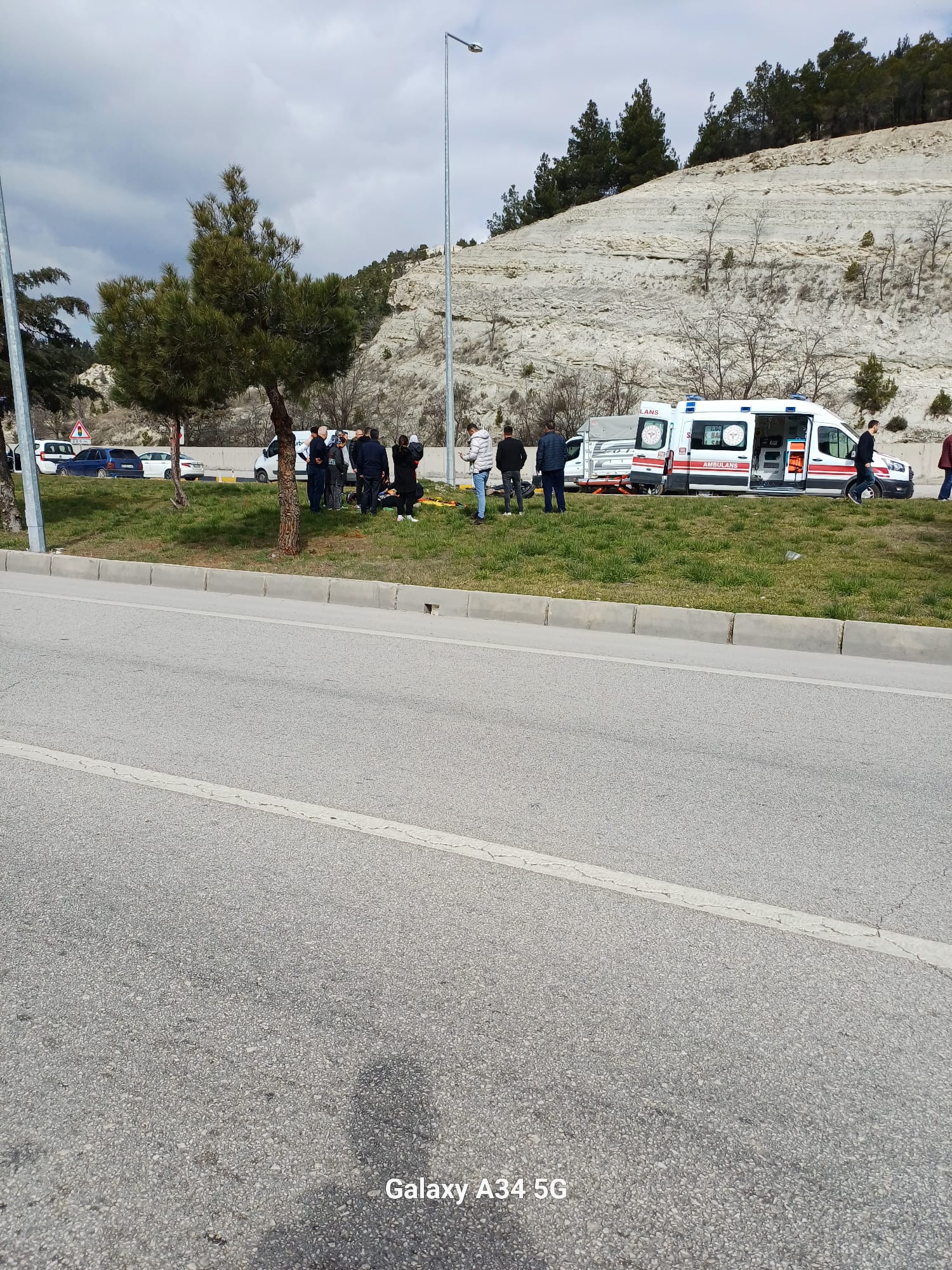 Burdur’da Levhaya Çarpan Motosiklet Sürücüsü Yaralandı