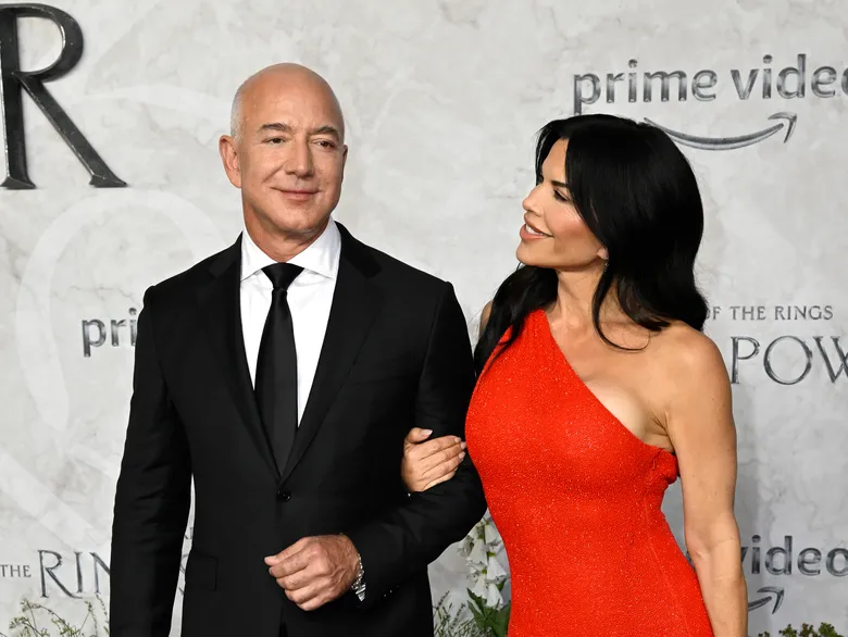 202403041801MCT_____PHOTO____BIZ-WORLDS-RICHEST-BEZOS-GET