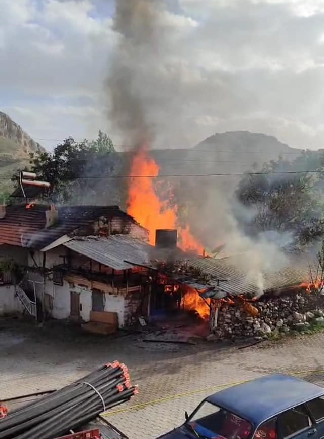 Kemer Belenli Köyü Ev Yangını (1)