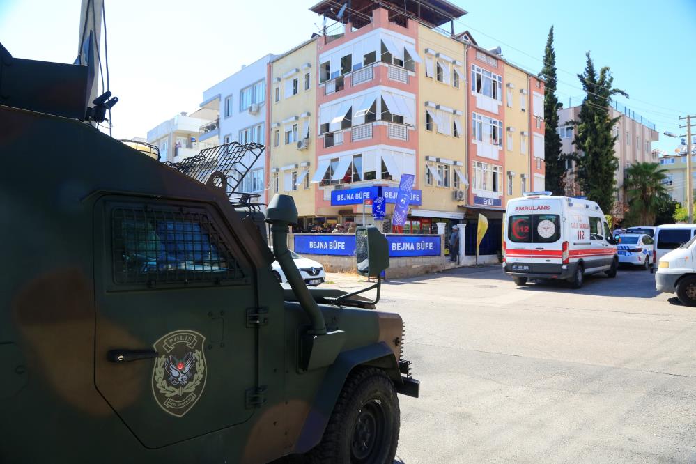 Elinde Silahla Polise Ecel Terleri Döktüren Saplantılı Aşık Kendini Vurdu 2