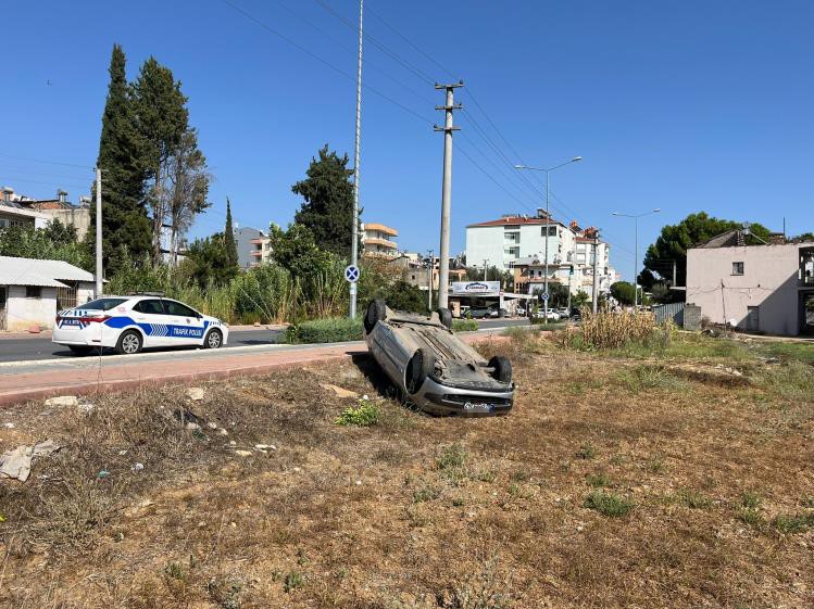 Babasinin Otomobiliyle Gezmeye Cikan Genc Takla Atan Aractan Burnu Kanamadan Kurtuldu