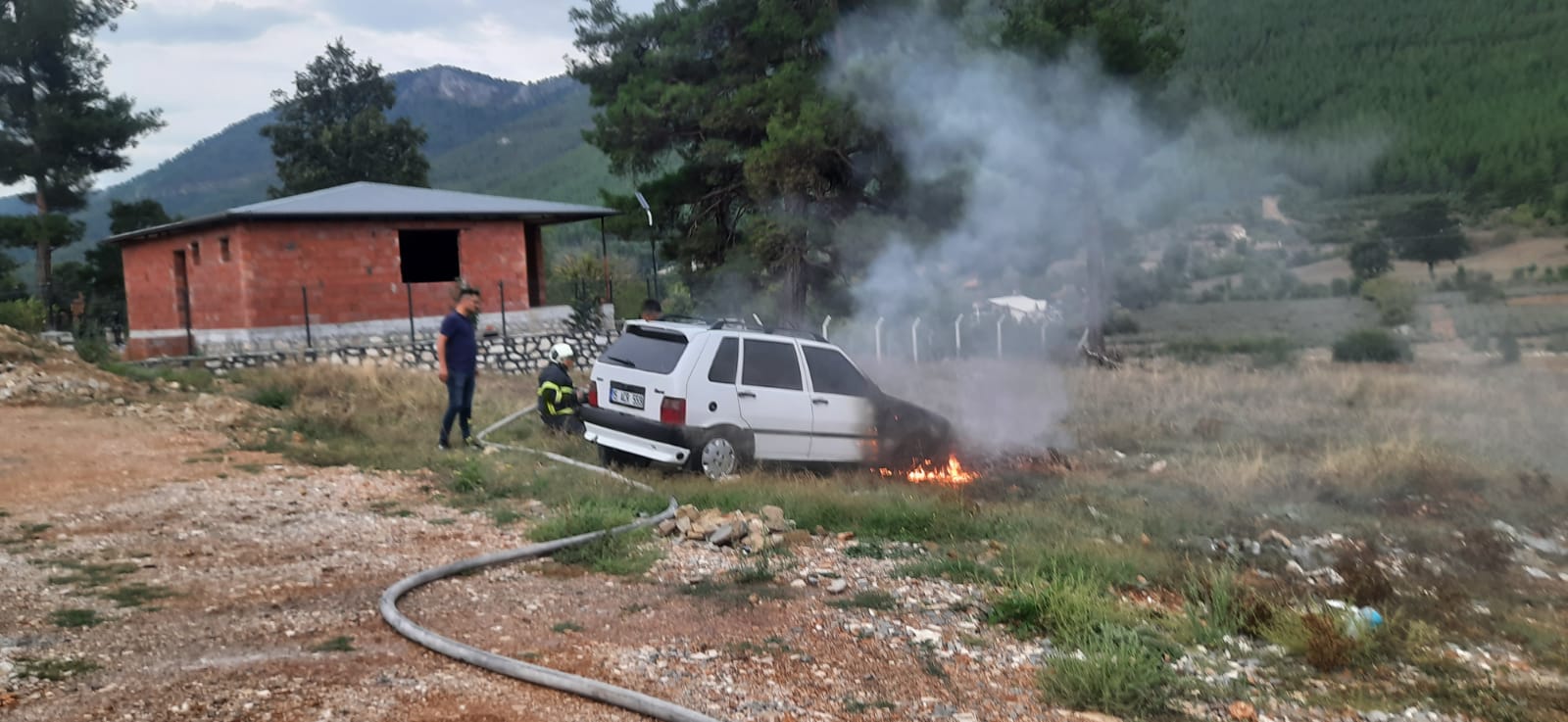 Beşkkonak Köyü Araç Yangını (3)