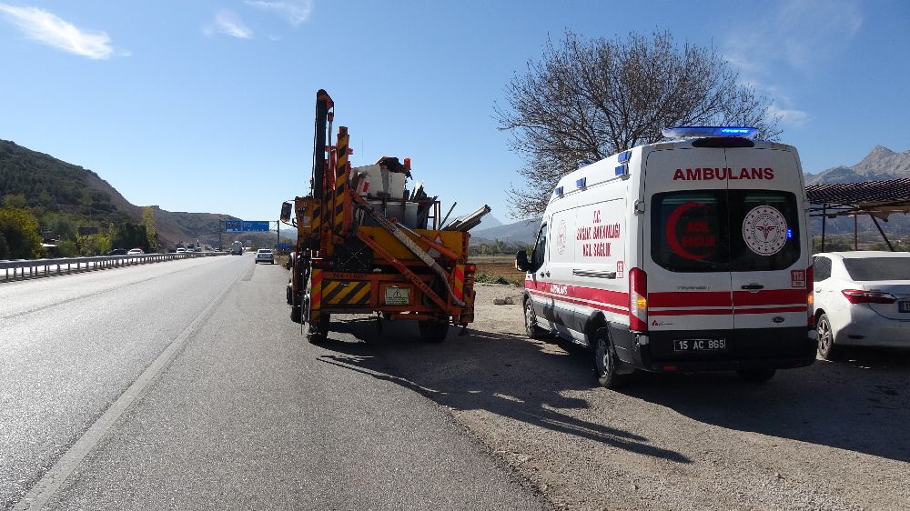 Burdur Antalya Karayolunda Aci Olay Kediye Carpan Motosiklet Surucusunden Aci Haber 5 Rx Z A