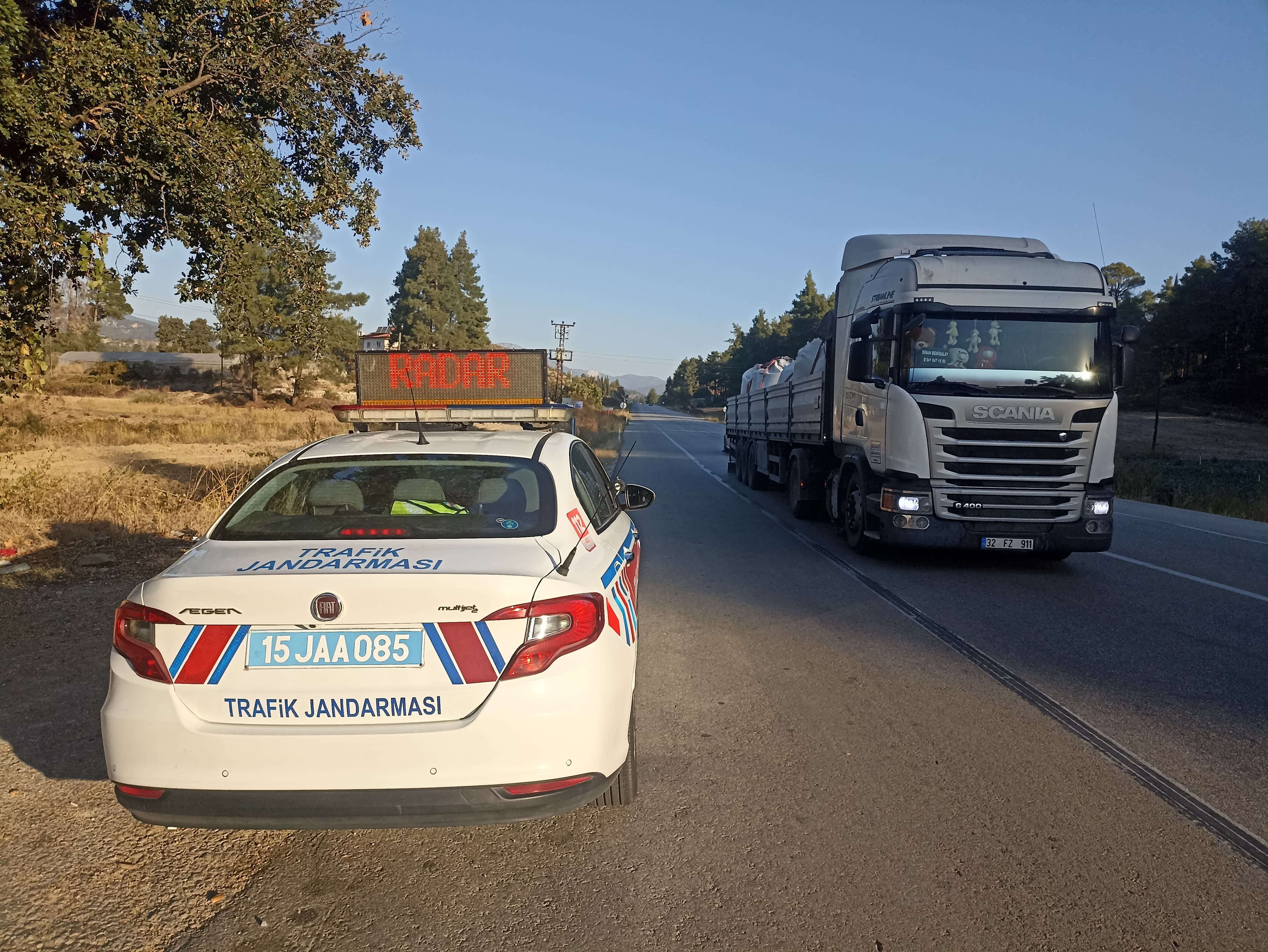 Jandarma Ekiplerinden Trafikte Güvenlik İçin Hız Denetimi (1)