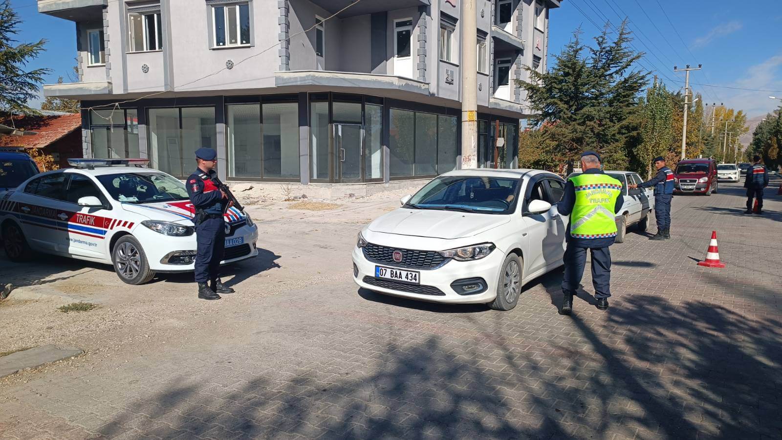 Jandarma Ekiplerinden Trafikte Güvenlik İçin Hız Denetimi (2)