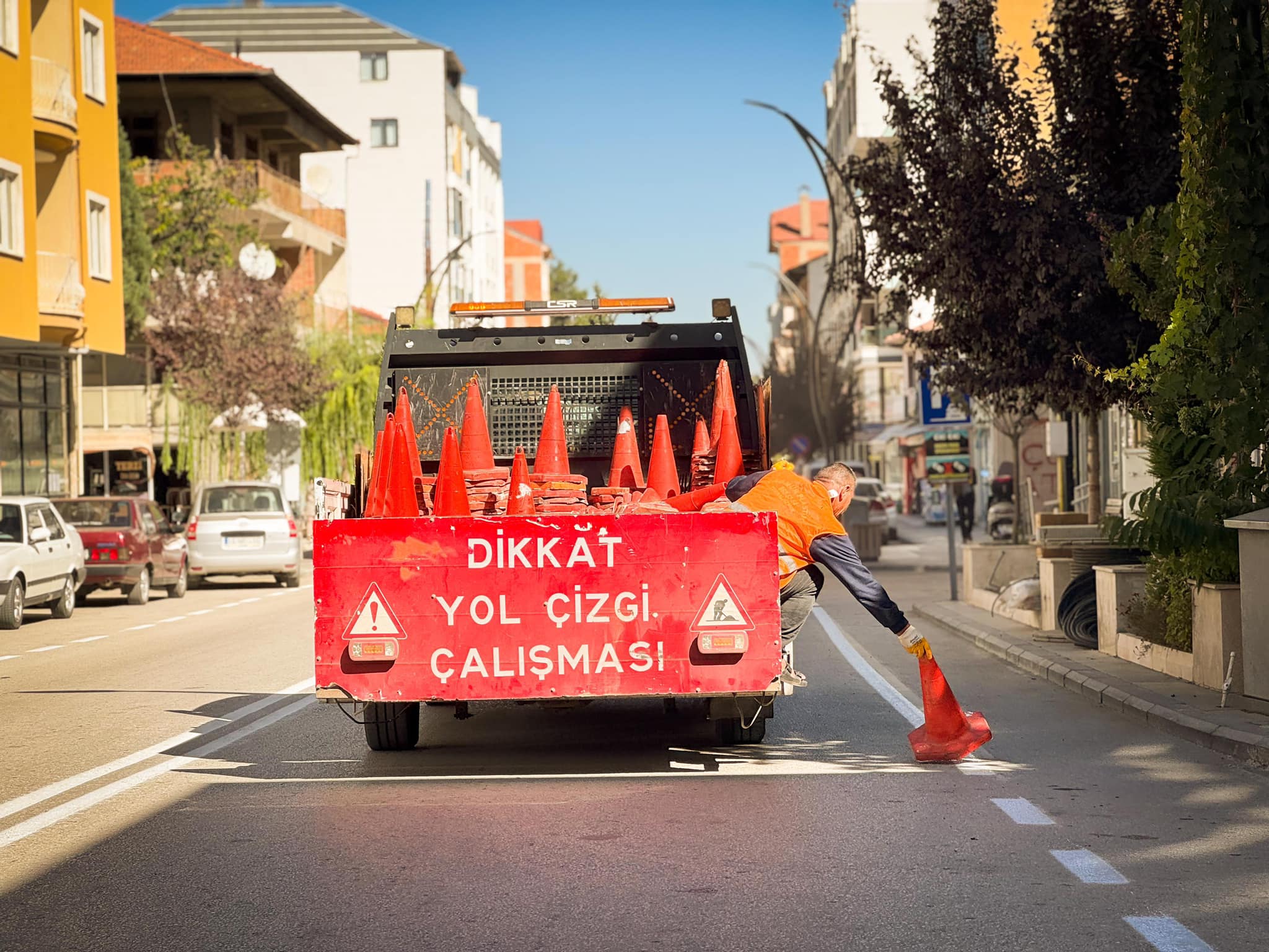 Trafik Güvenliği İçin Gölhisar'da Yol Çizgileri Yenileniyor