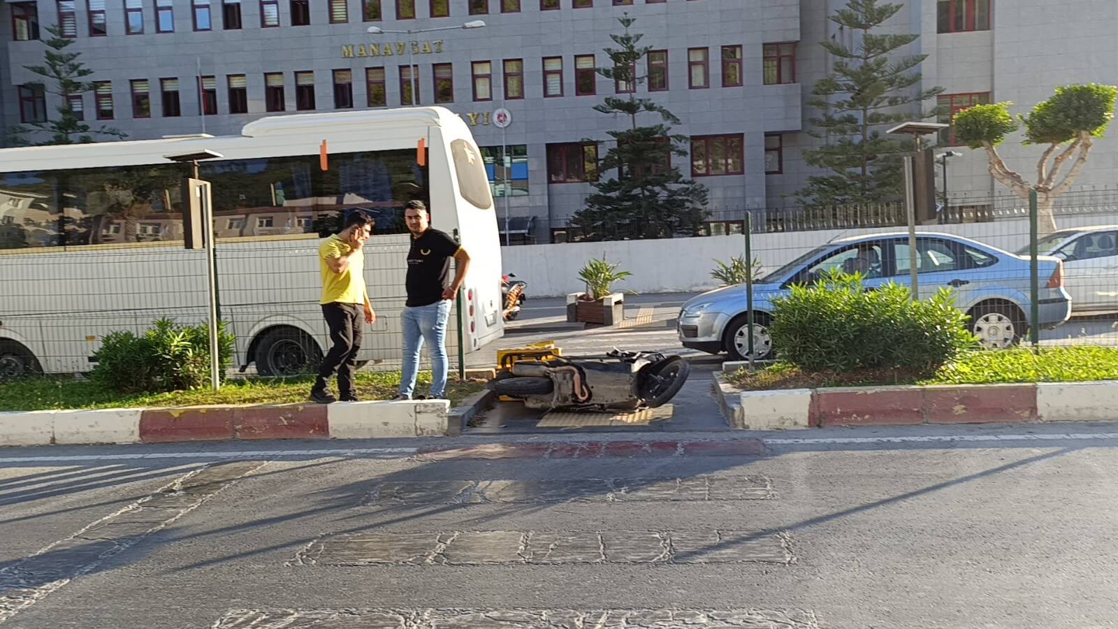 Yaya Geçidinde Feci Çarpışma! Manavgat’ta 3 Yaralı (2)