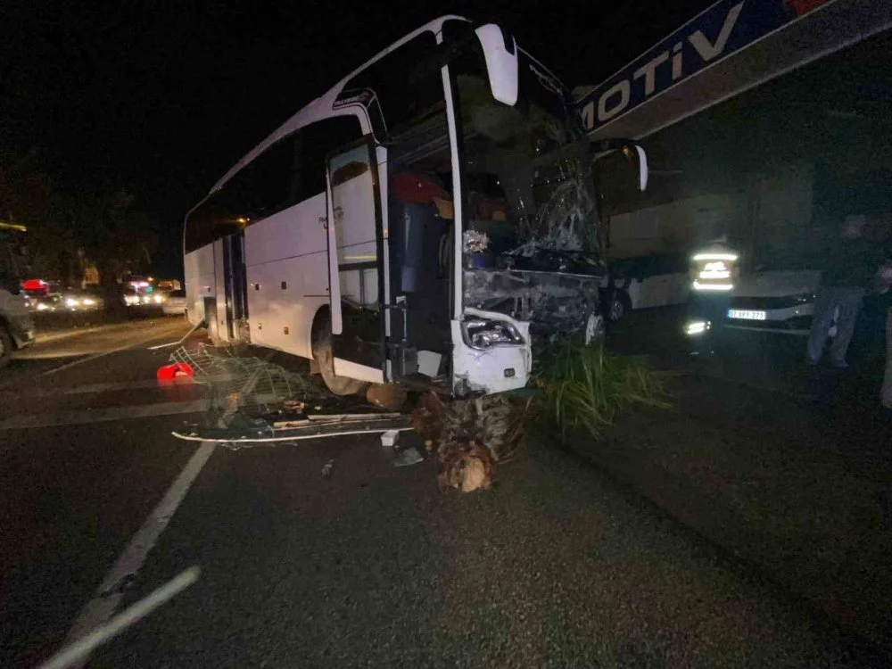 Antalya Trafik Kazasi Serik Tur Otobusu 4