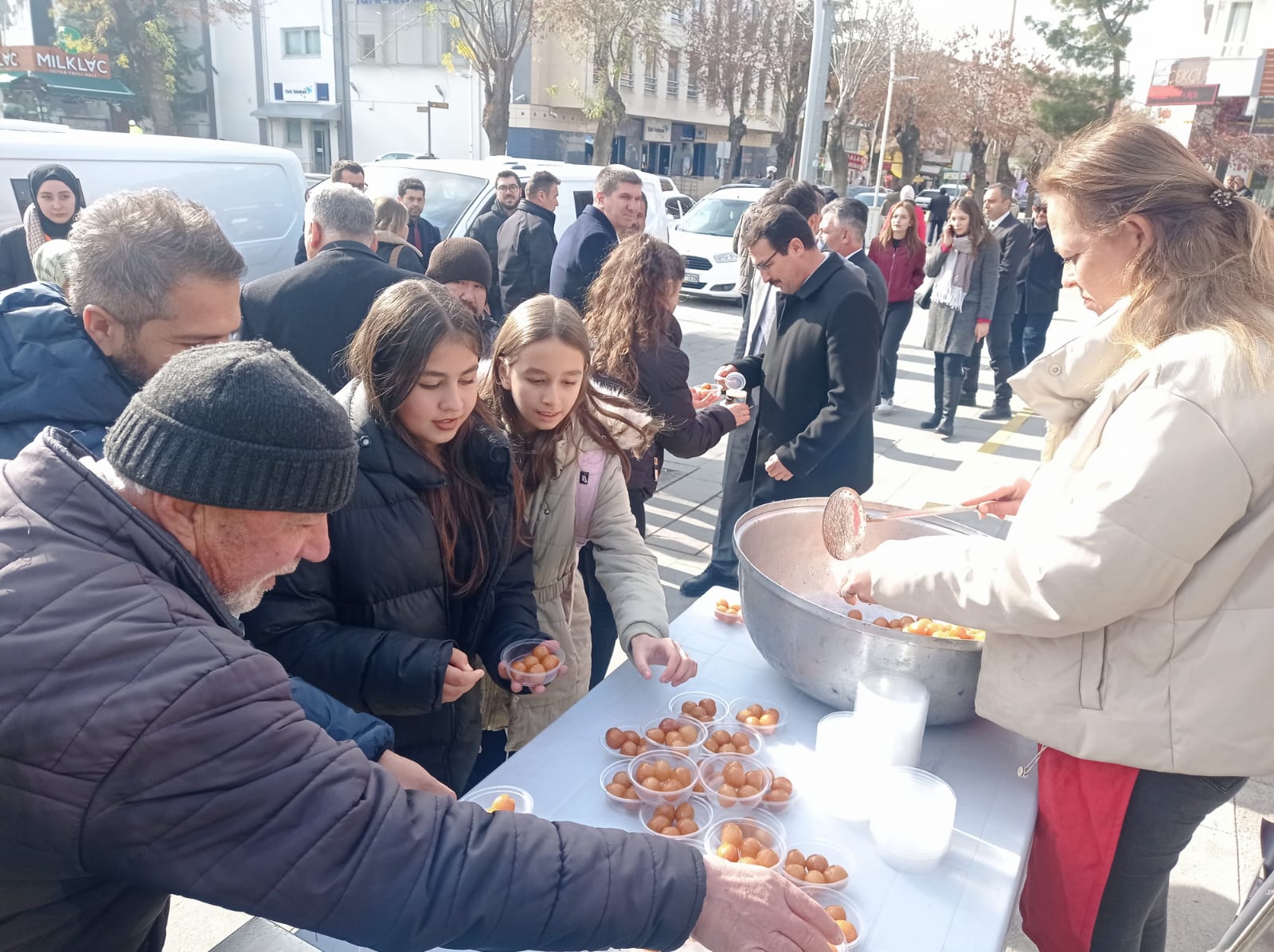 Burdur Öğretmen Lokma Dağıtımı