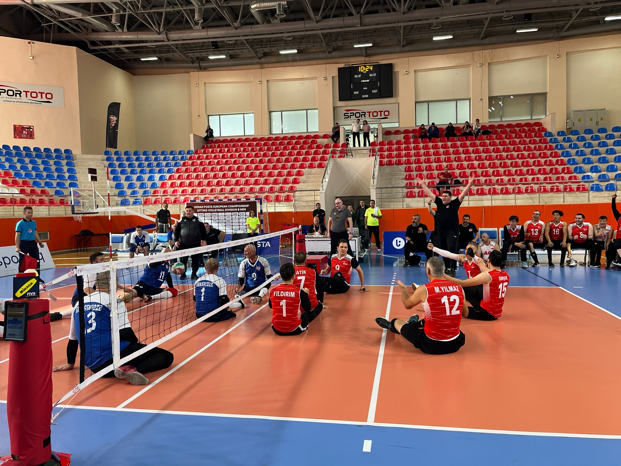 Burdur Voleybol Turnuvası Oturarak