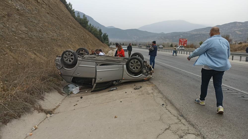 Burdur Yağmurlu Havada Kontrolden Çıkan Otomobil Takla Attı