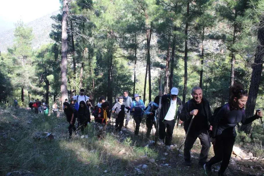 Makü Öğrencileri Renk Cümbüşü İçinde Yürüyüş Yaptı (2)