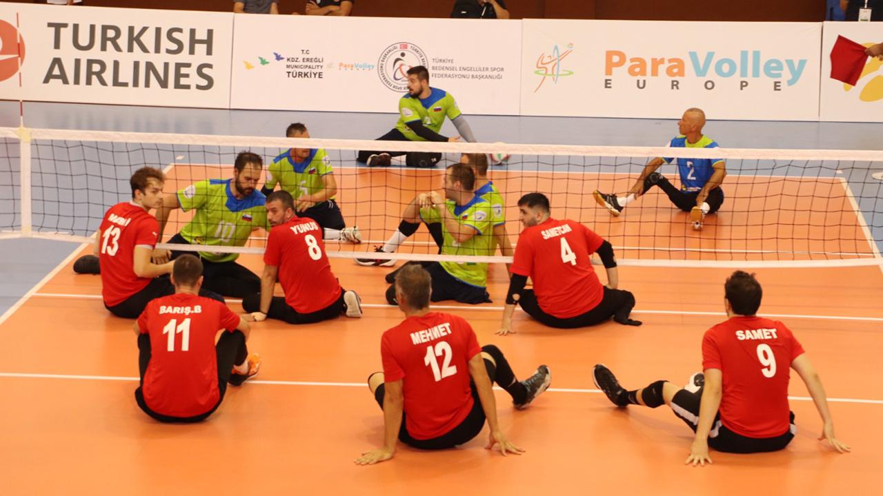 Oturarak Voleybol Gumus Ligi