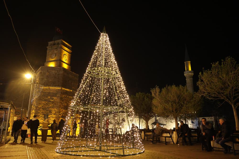 Antalya Caddeleri Ve Meydanları Işıl Işıl 3