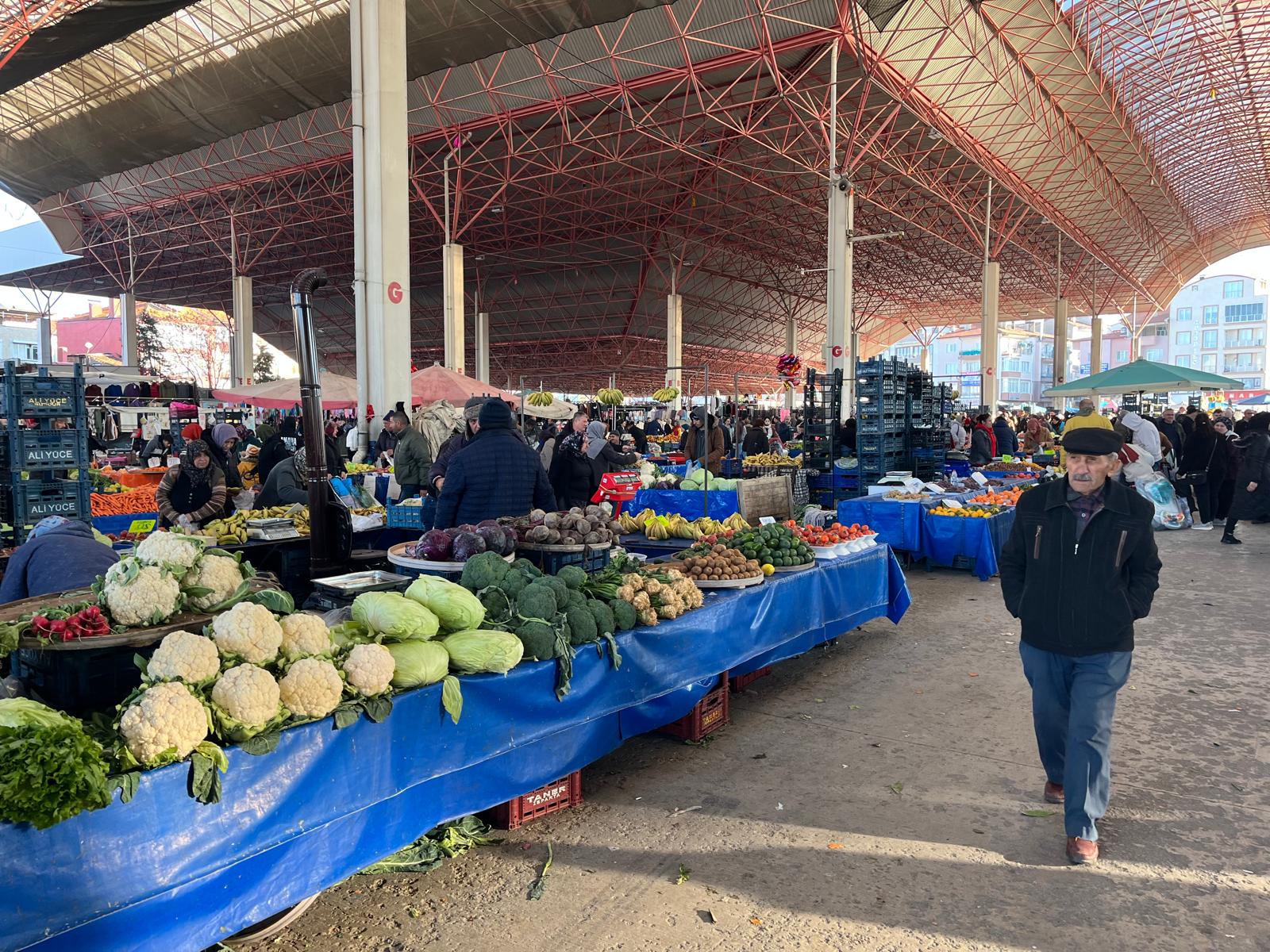 Burdur Salı Pazarı’nda Hem Esnaf Hem Vatandaş Dertli 2