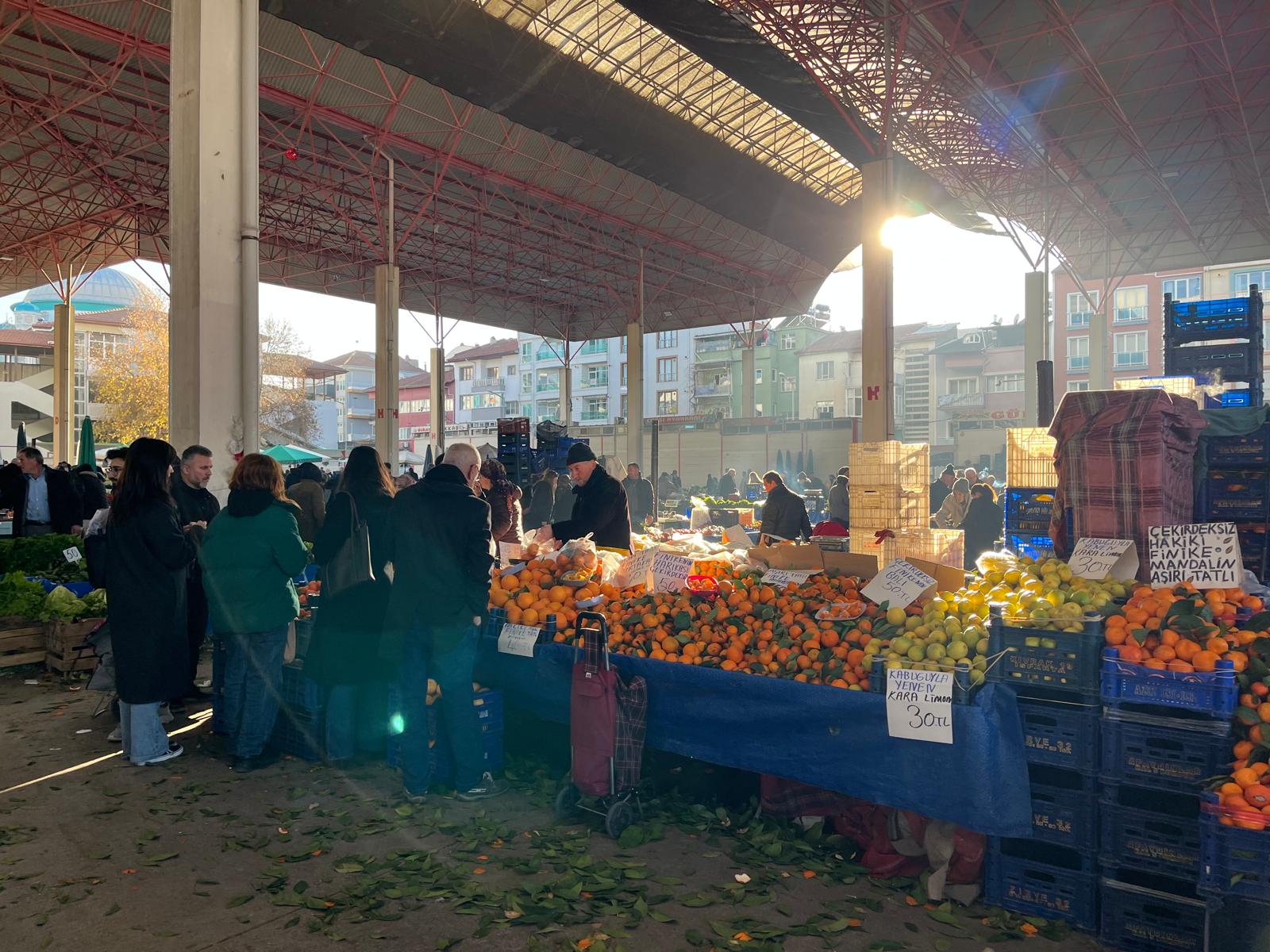 Burdur Salı Pazarı’nda Hem Esnaf Hem Vatandaş Dertli 4