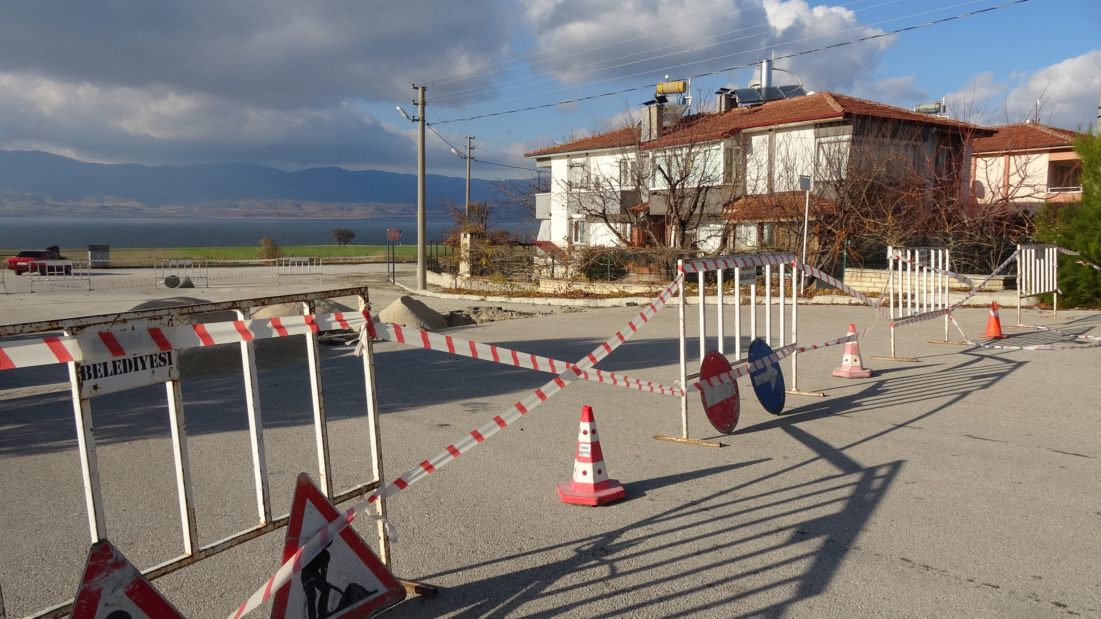 Burdur'da Sokak Çöktü 4 Ev Zarar Gördü, 1 Ev Mühürlendi (3)