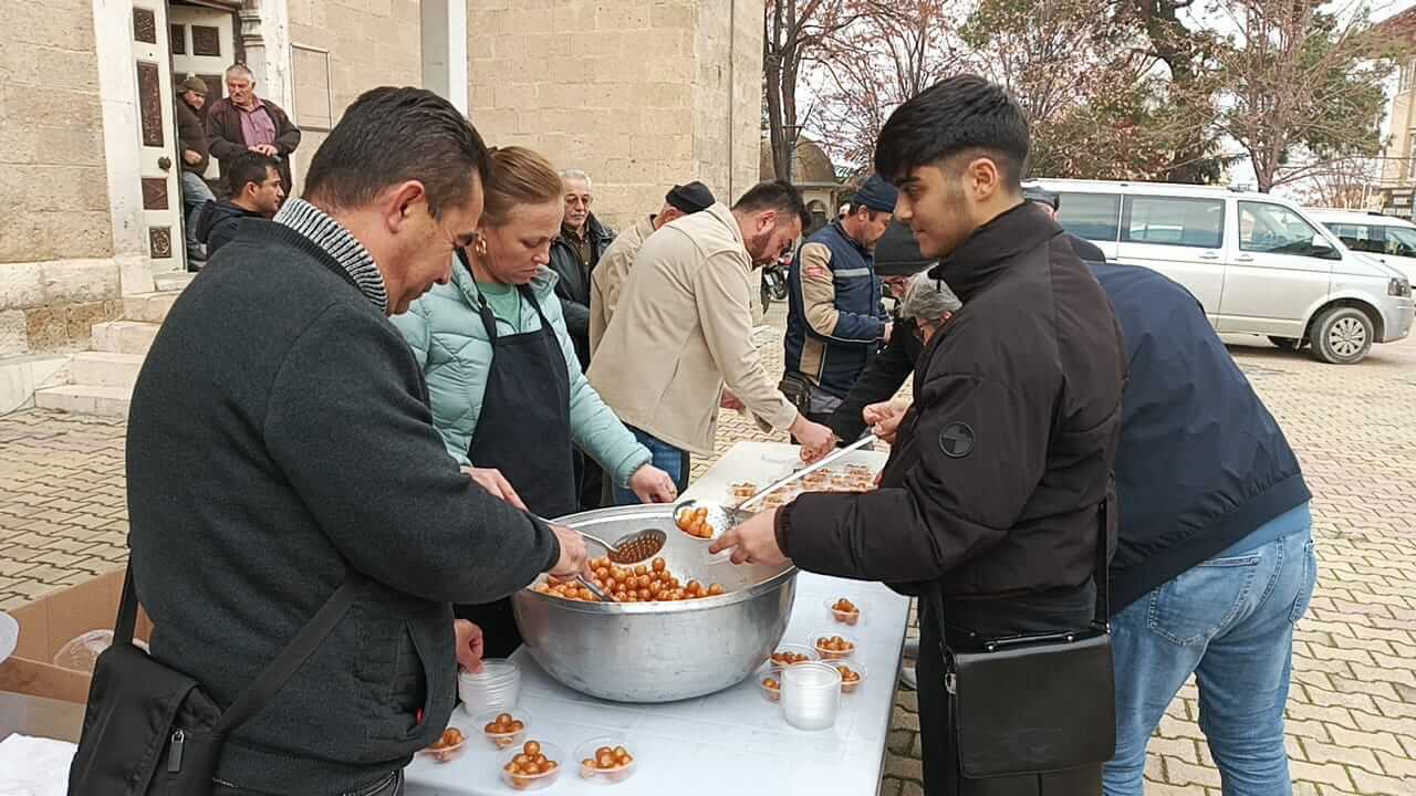 Burdur’da Vefat Eden Muhtarlar Ve Şehitler İçin Lokma Hayrı (2)