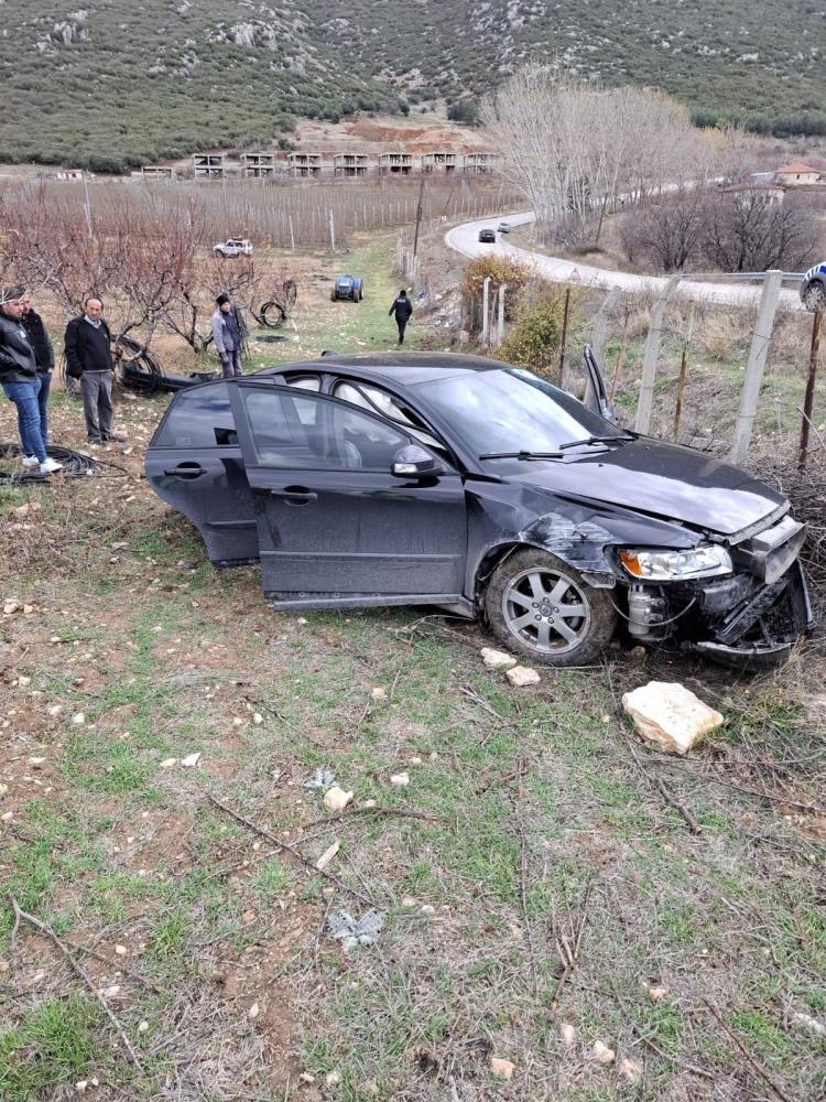 Isparta'da Ehliyetsiz Sürücünün Kullandığı Araç Bahçeye Uçtu