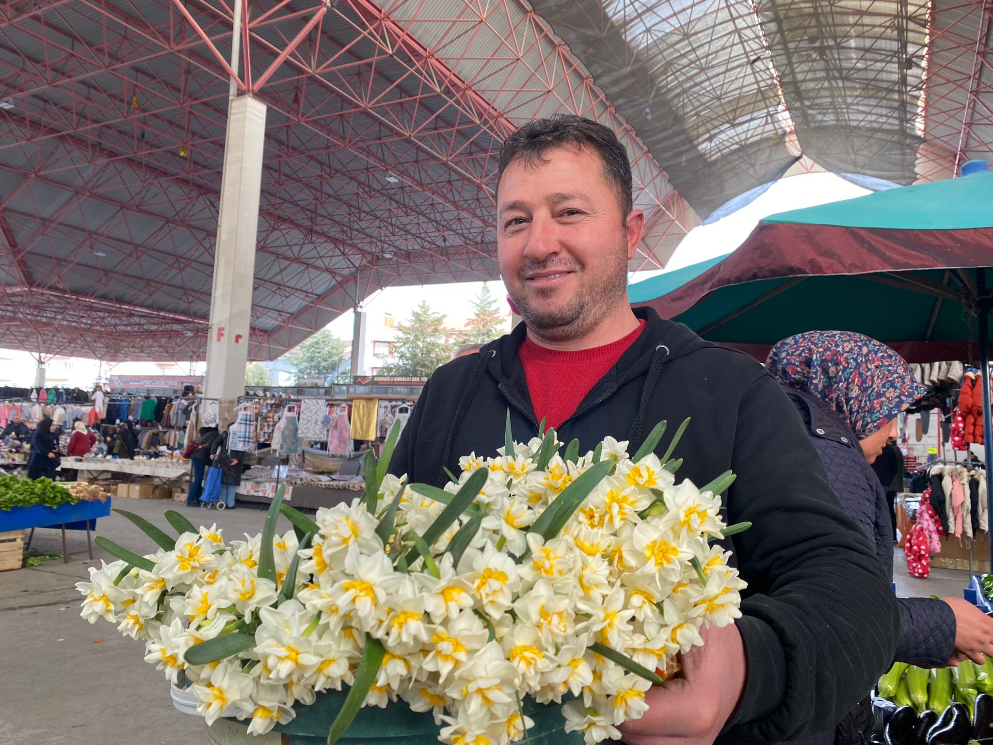 Burdur Salı Pazarı Nergiz Çiçek Satışı 3