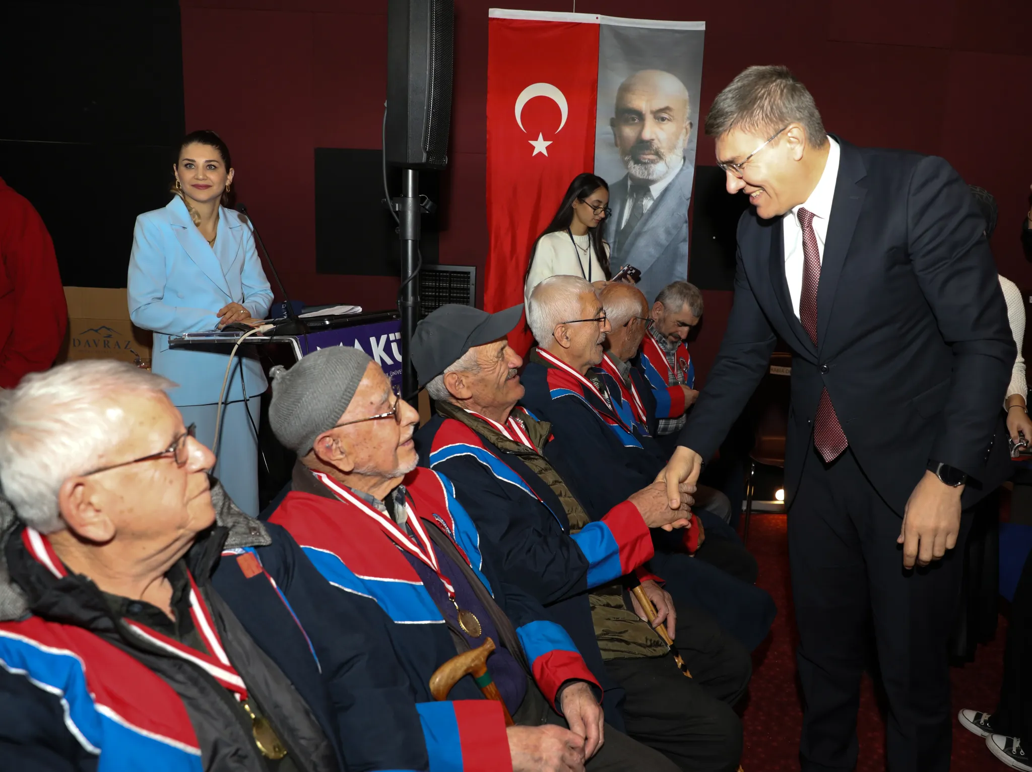 Burdur'da Huzurevi Sakinleri Mezuniyet Sevinci Yaşadı 6