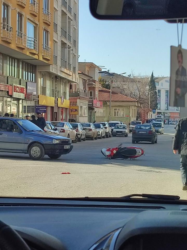 Burdur’da Motosiklet Ile Otomobil Çarpıştı 2