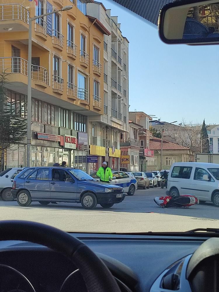 Burdur’da Motosiklet Ile Otomobil Çarpıştı