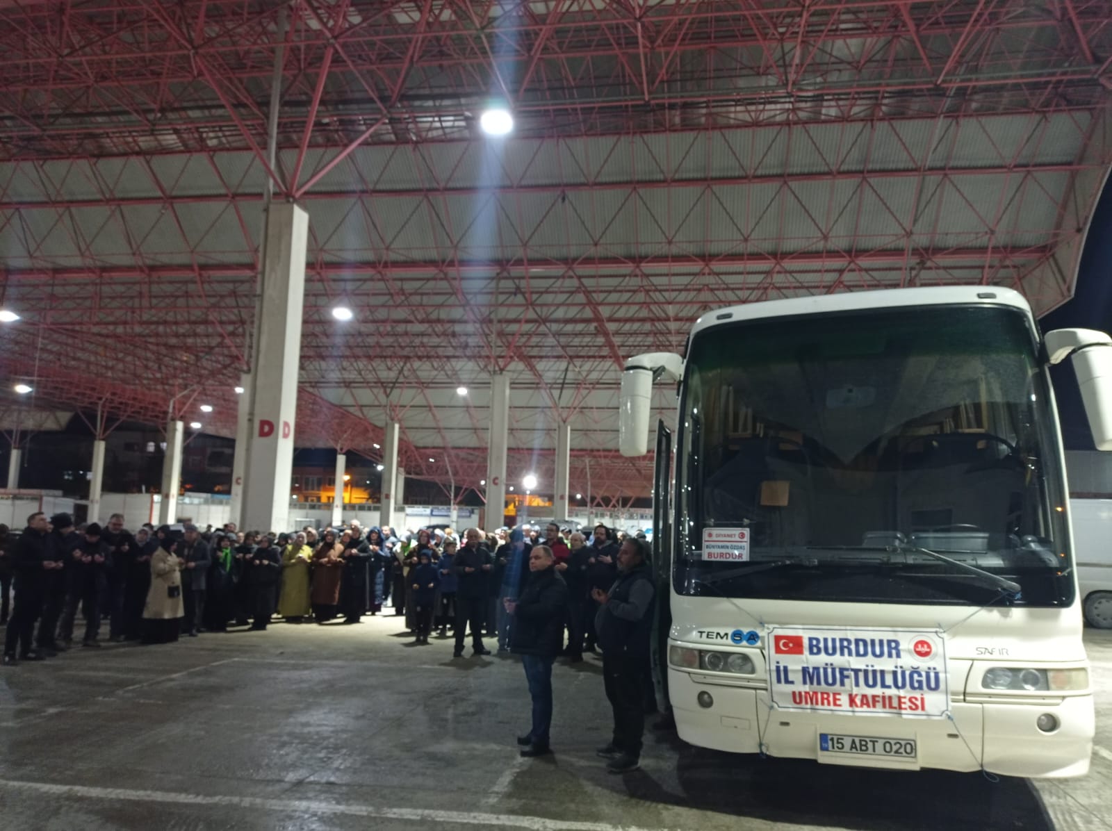 Burdur’dan Umre Kafilesi Kutsal Topraklara Uğurlandı 2