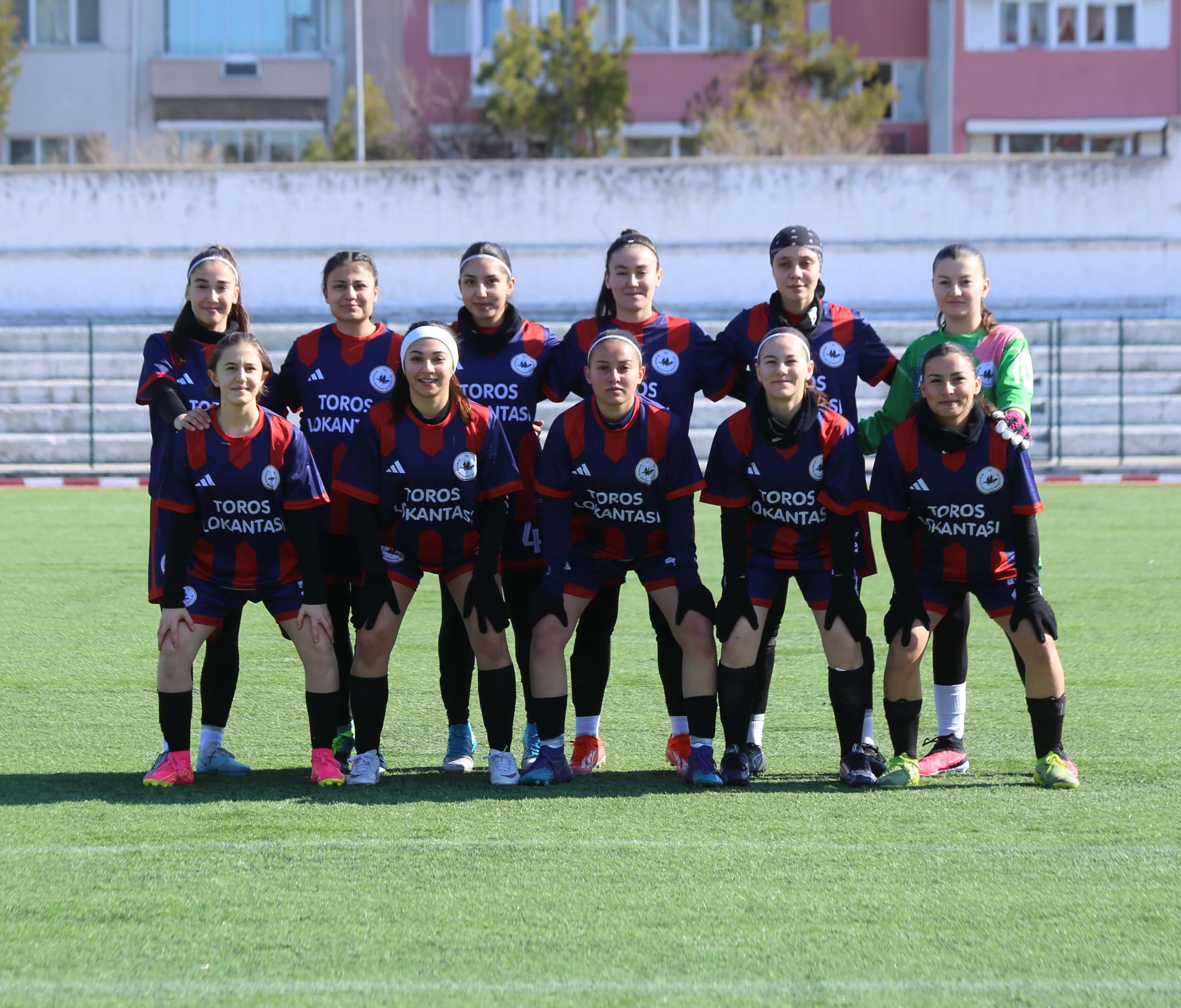 Burdur’un Kadın Futbol Takımı Ilk Maçında Mağlup  (1)