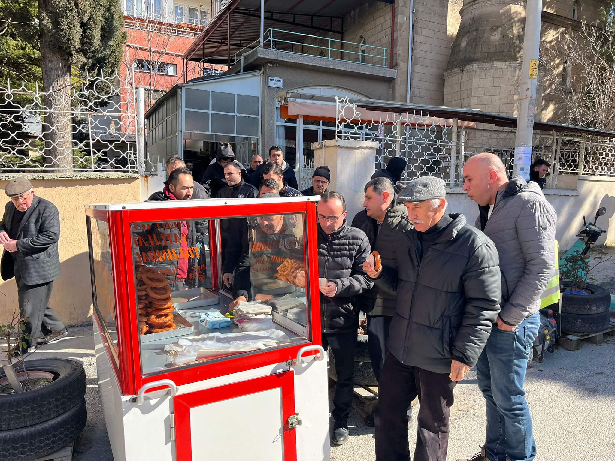 Deprem Şehitleri İçin Tatlı İkramı (2)