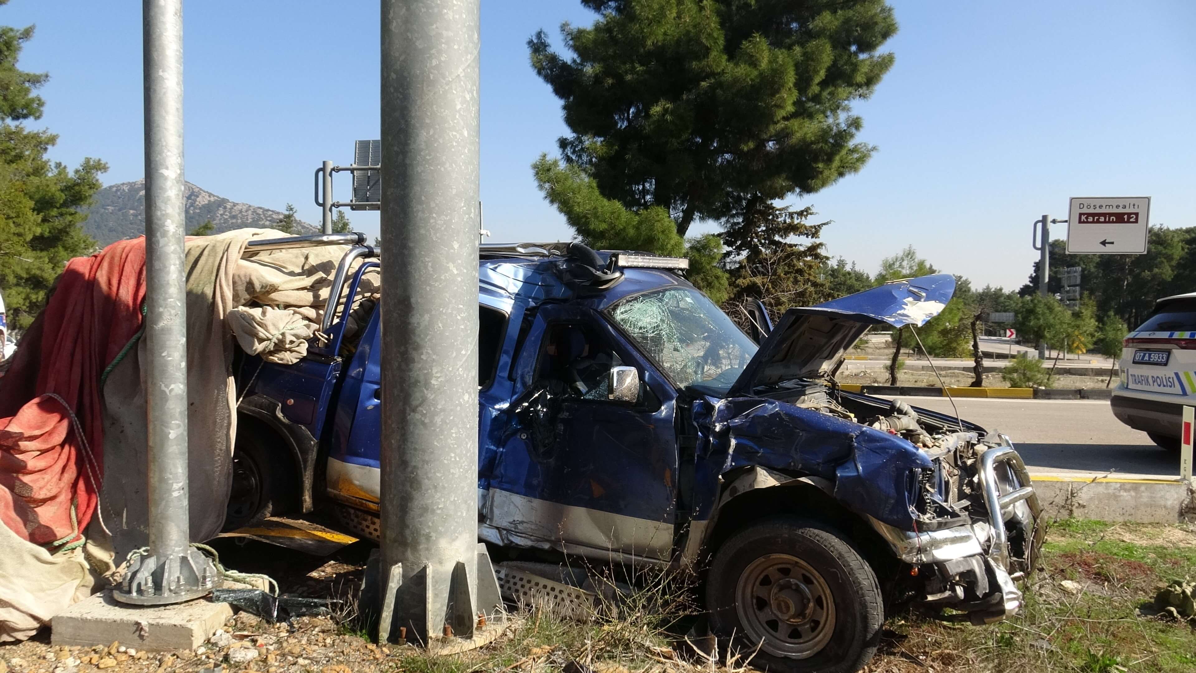 Kavşakta Korkunç Kaza 1’I Ağır 3 Yaralı (1)