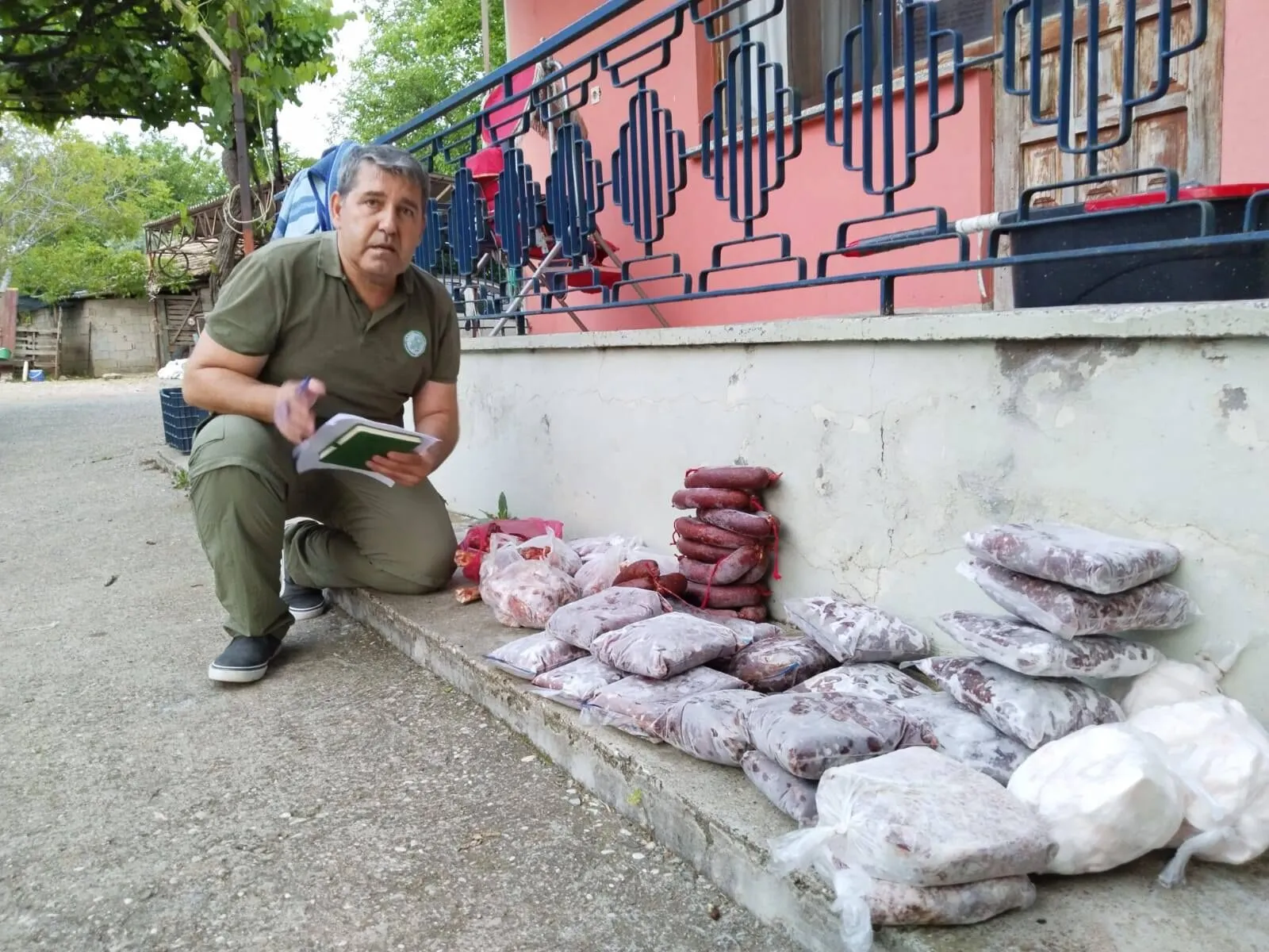 Kızıl Geyik Ve Yaban Keçilerini Sucuk Yaptı