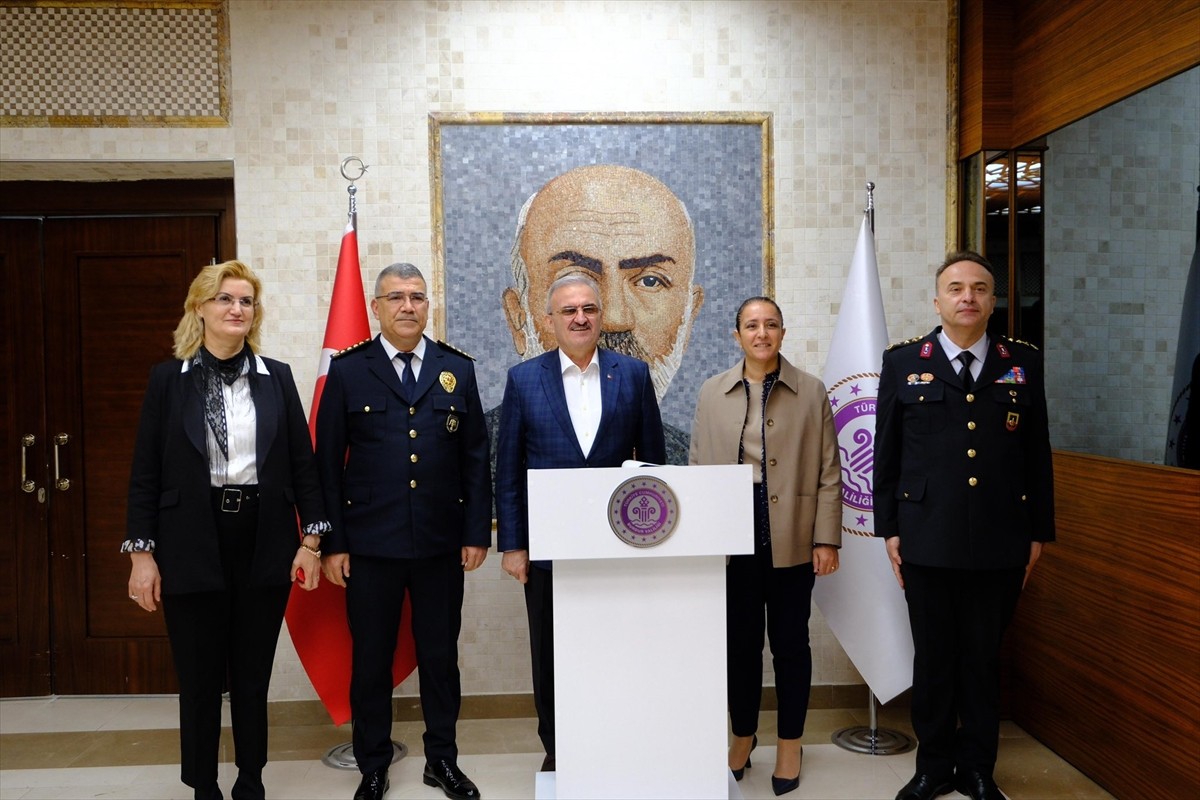 Icisleri Bakan Yardimcisi Munir Karaloglu Ortada Burdur Valiligi 039 Ni Ziyaret Etti Ziyarette 351955