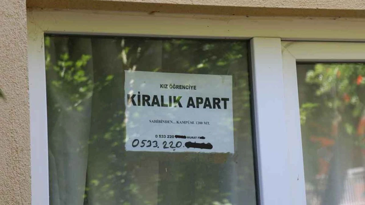 Aparta Casus Kameralar Yerlestiren Isletmeci Kiz Ogrencileri Hedef Almis