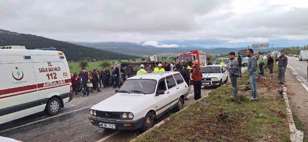Denizli De Feci Kaza Tekstil Iscilerini Tasiyan Minibus Otomobille Carpisti 1 I Agir 13 Yarali Ew1 B T
