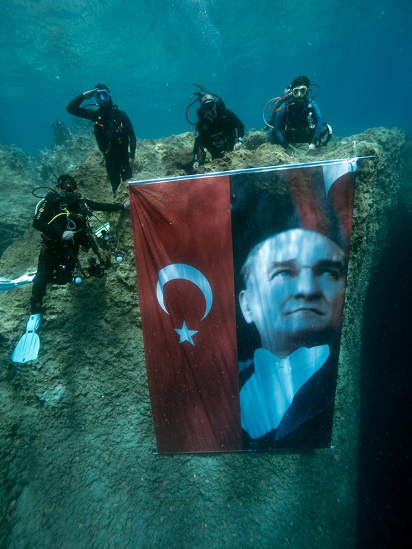 Su Altı 19003