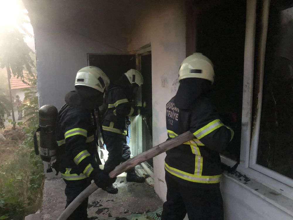 Bucak Ta Aksam Saatlerinde Sirenler Korkuttu Ev Kullanilamaz Hale Geldi Lso Hu