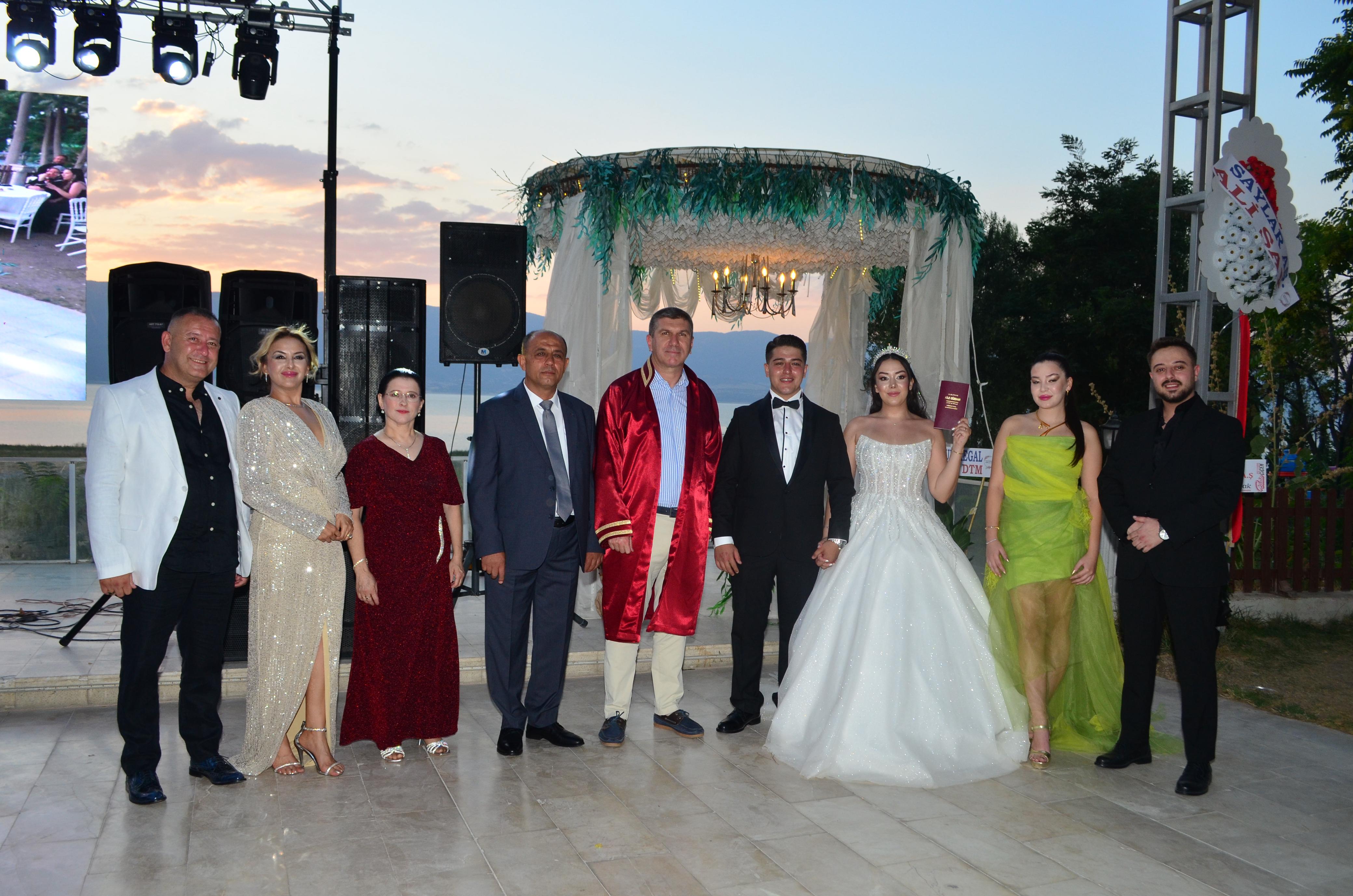 Zengi̇n Ai̇lesi̇