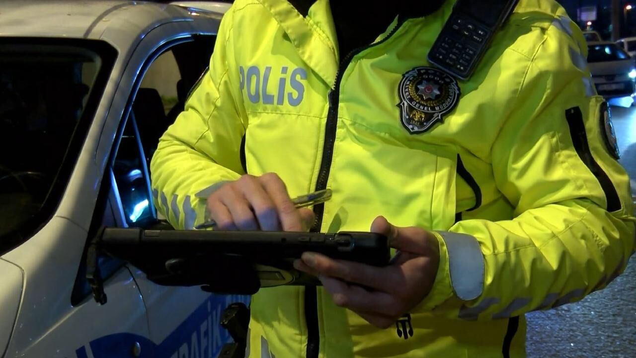 Trafik Polisi Trafik Cezasi Ceza Dha 2165058