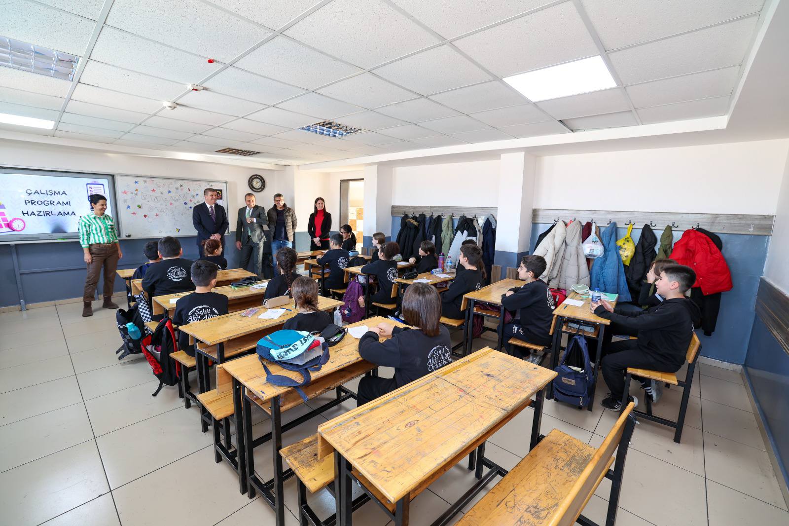 598709999 1384976609651545 12743767316928930 N