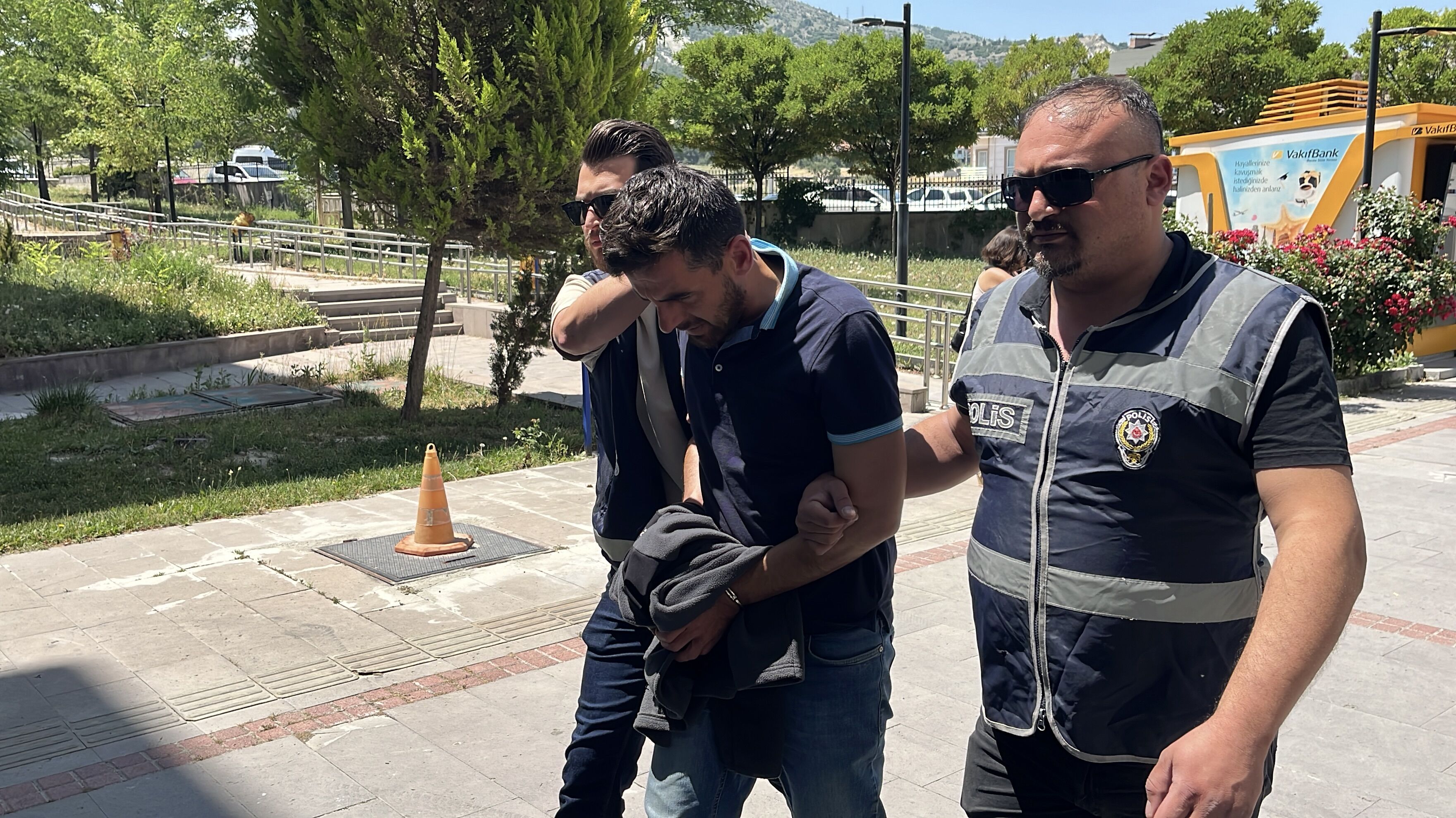 Burdur’daki Kadın Cinayetinde 3 Kişi Tutuklandı4
