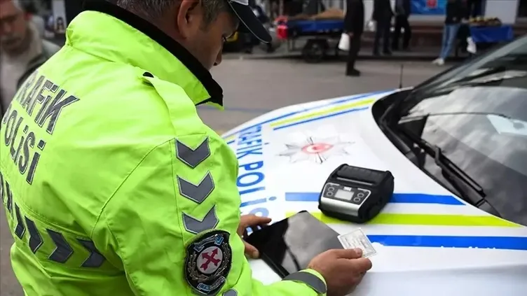 0X0 Arac Sahipleri Icin Trafikte Yeni Donem 60 Bin Tlye Kadar Zamlaniyor Iste 2026 Trafik Cezalari 1767078902099