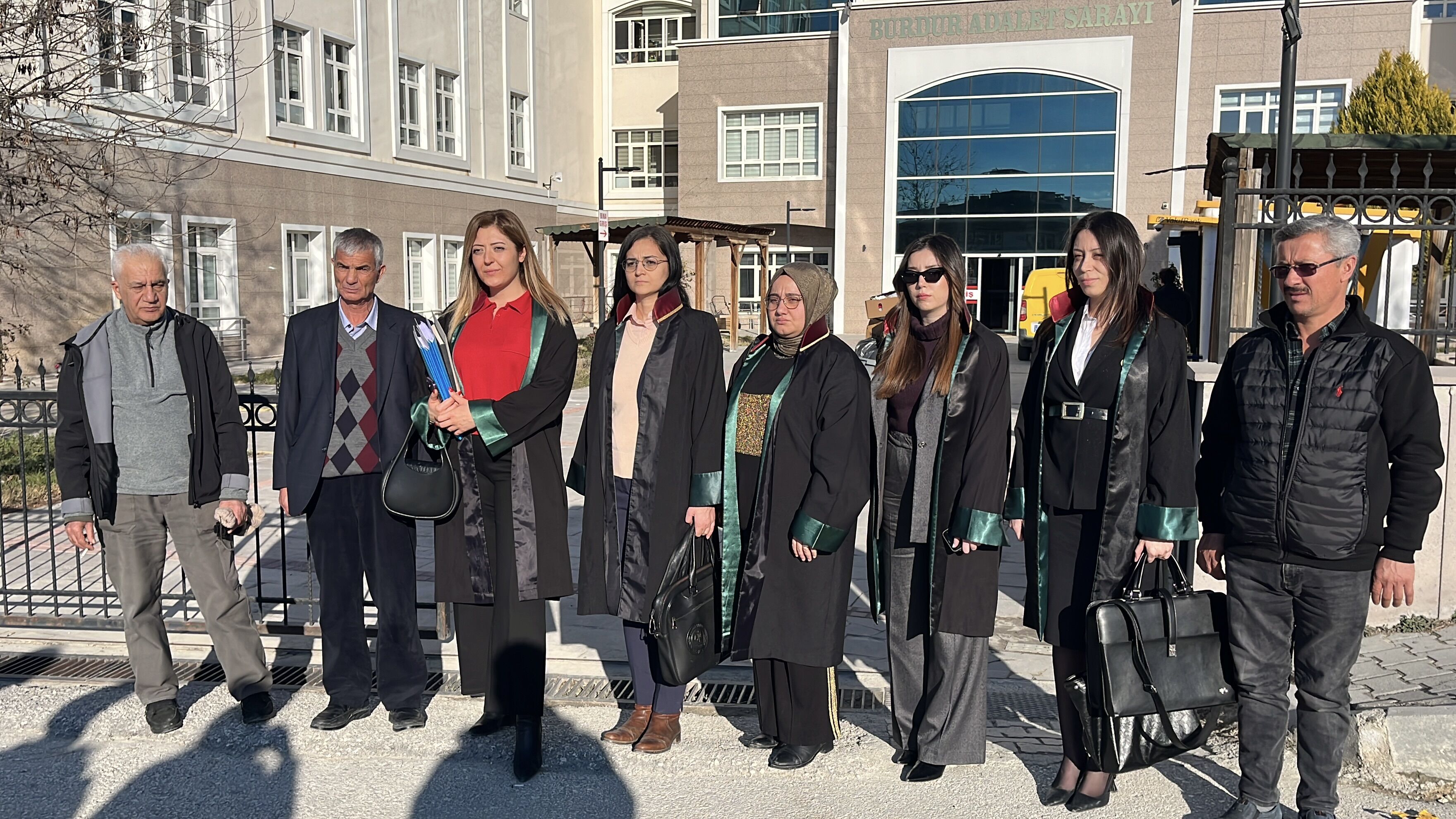 Burdur’da 36 Günlük Bebeğinin Yanında Öldürülen Özge Çetin Bedir Davasında Ilk Duruşma Görüldü