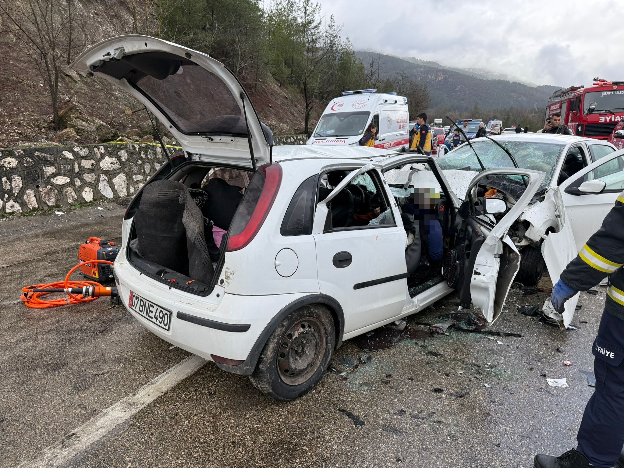 Antalyaisparta Yolunda Kaza 6 Ölü, 6 Yaralı2