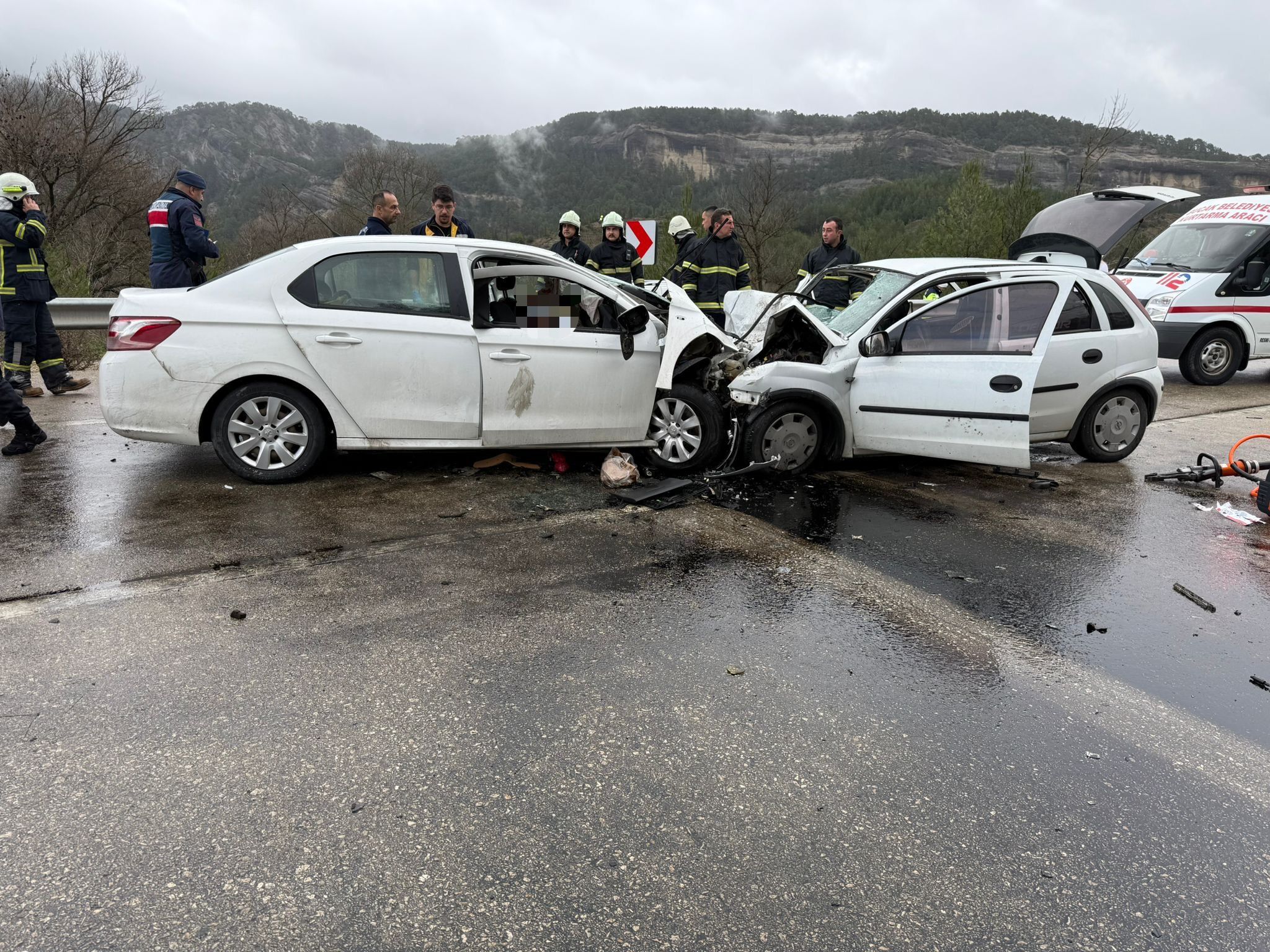 Antalyaisparta Yolunda Kaza 6 Ölü, 6 Yaralı3