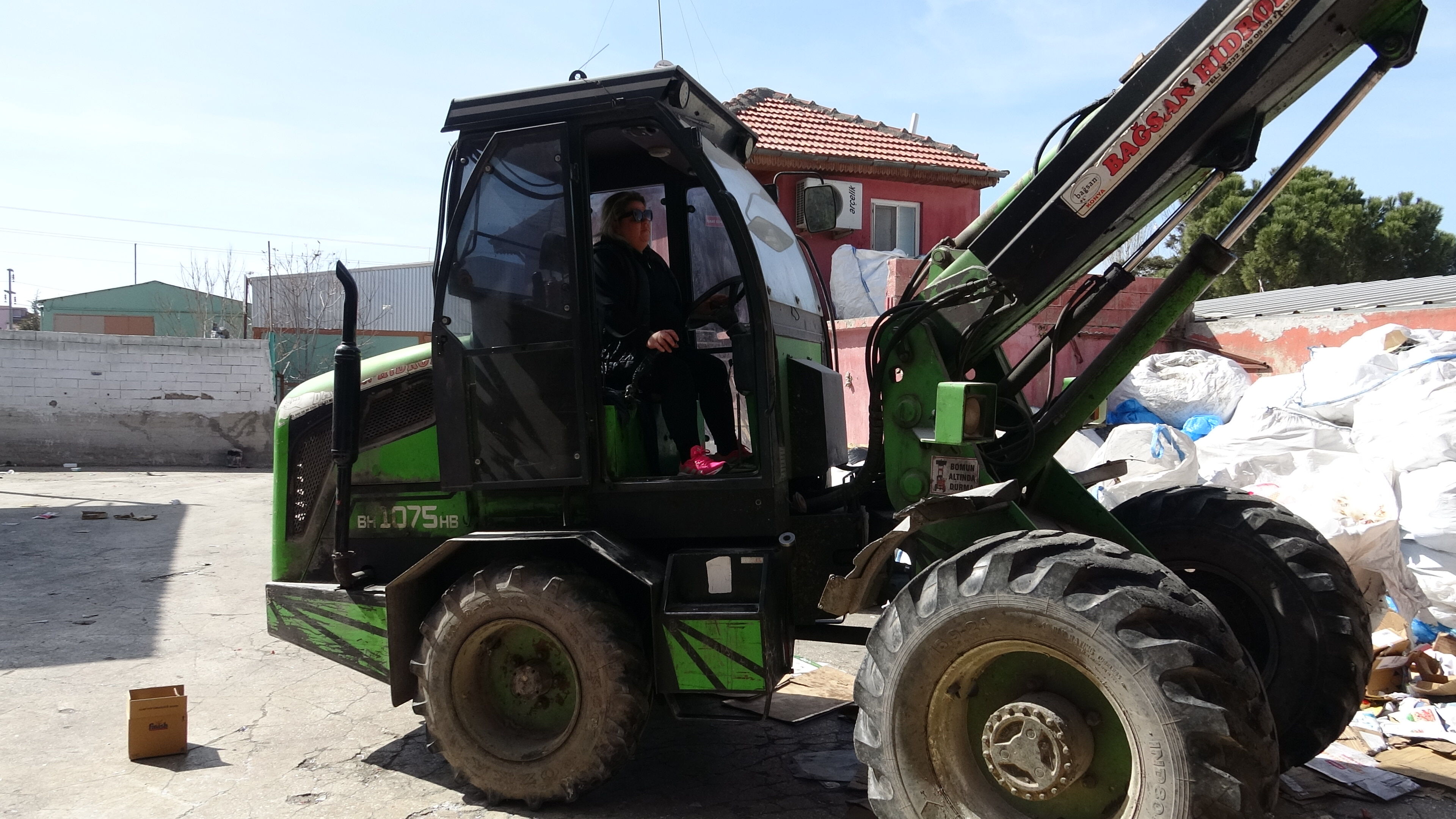 Burdur’un Tek Kadın Kepçe Operatörü Ayşegül Bedel Yılmaz6