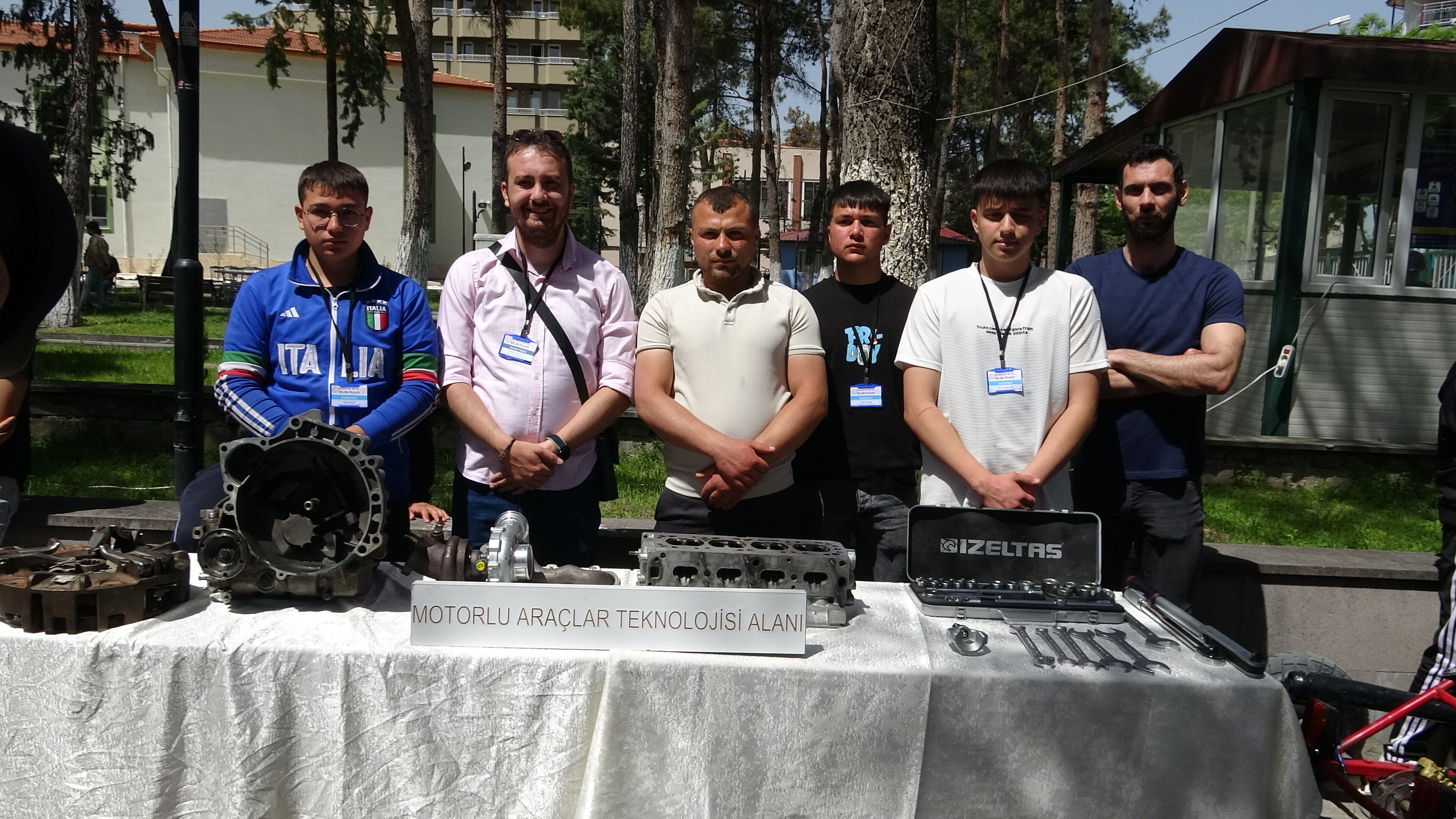 D S C08064