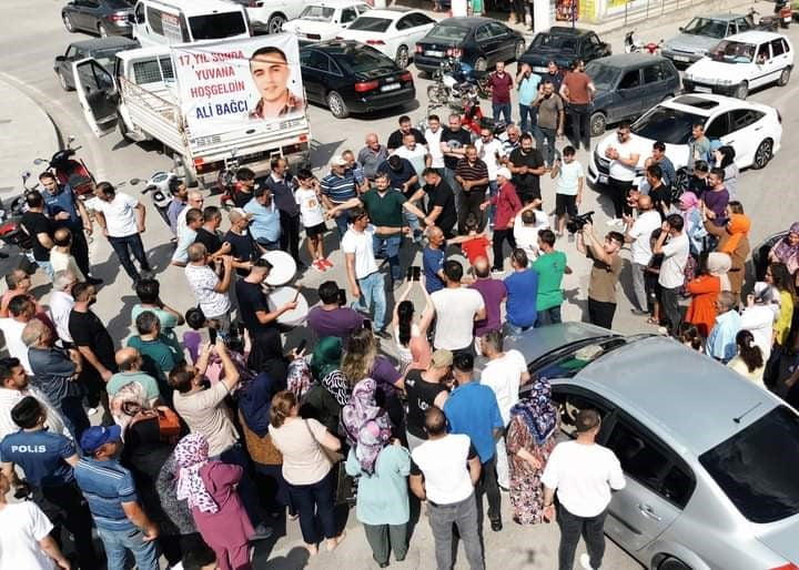 17 YIL YATTIĞI CEZAEVİNDEN İZİNLİ OLARAK ÇIKTI, DAVUL ZURNA EŞLİĞİNDE KONVOYLA KARŞILANDI ALİ BAĞCI: 