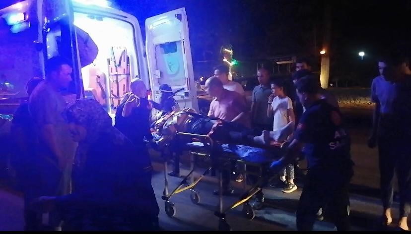 MİNİBÜSÜN ÇARPTIĞI MOTOSİKLETLİ YARALANDI MİNİBÜSÜN ÇARPTIĞI MOTOSİKLETLİ YARALANDI