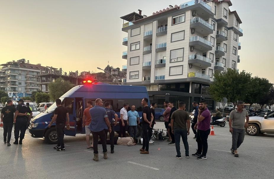 JANDARMA ARACI İLE MOTOSİKLET ÇARPIŞTI: 1 YARALI